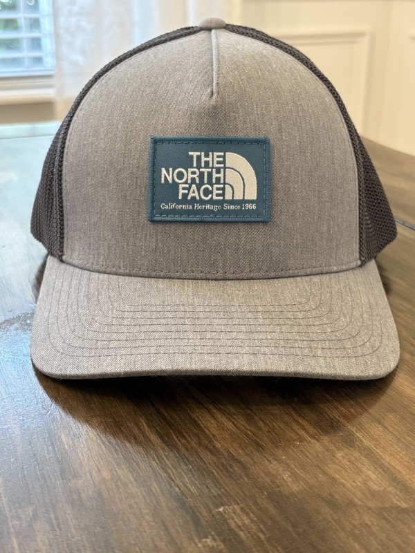 North Face mens grey perfect condition flexfit trucker hat