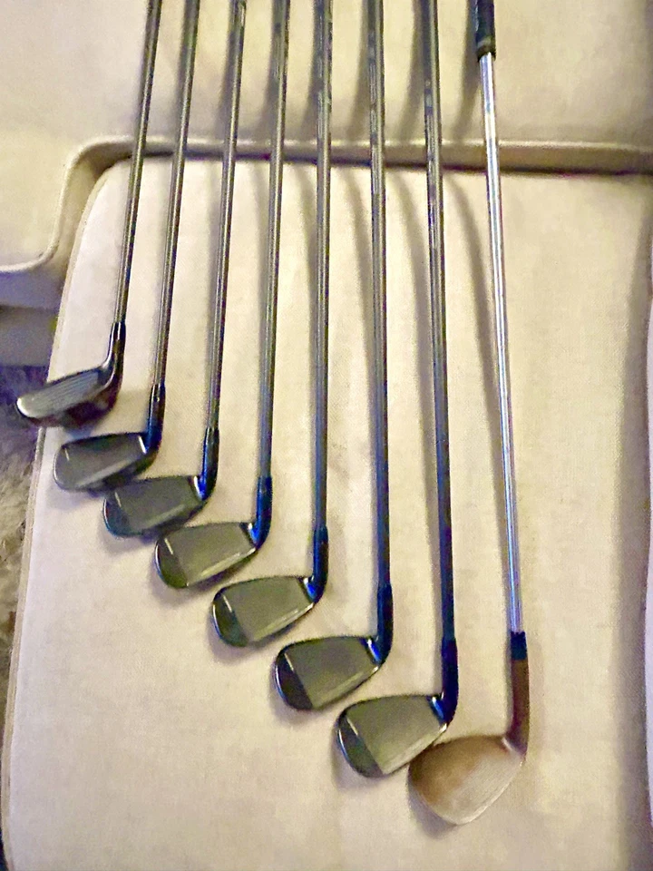 Juego híbrido Cobra 2021 T-Rail para hombre diestro 4-SW ultraligero grafito 45 R Flex Foto 2 de 4