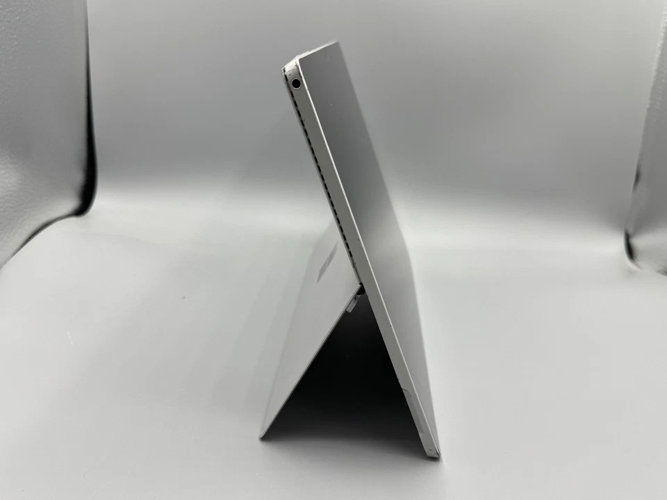 Microsoft Surface Pro 4 | Intel Core M3-CY30 | 4GB RAM | 128GB SSD |Screen Crack - Image 3 of 4