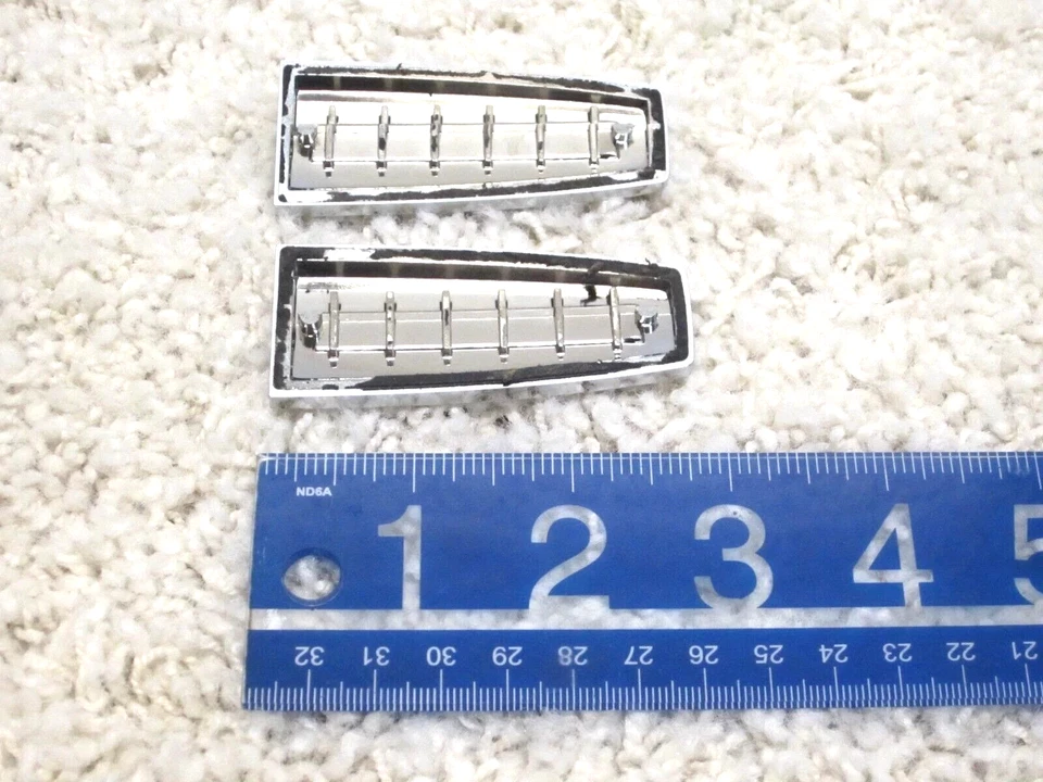 2015 - 2019 SIERRA / SILVERADO 2500HD / 3500HD OEM L / R EMBLEMA CAPÔ EMBLEMA #2C-8 - Imagem 2 de 2