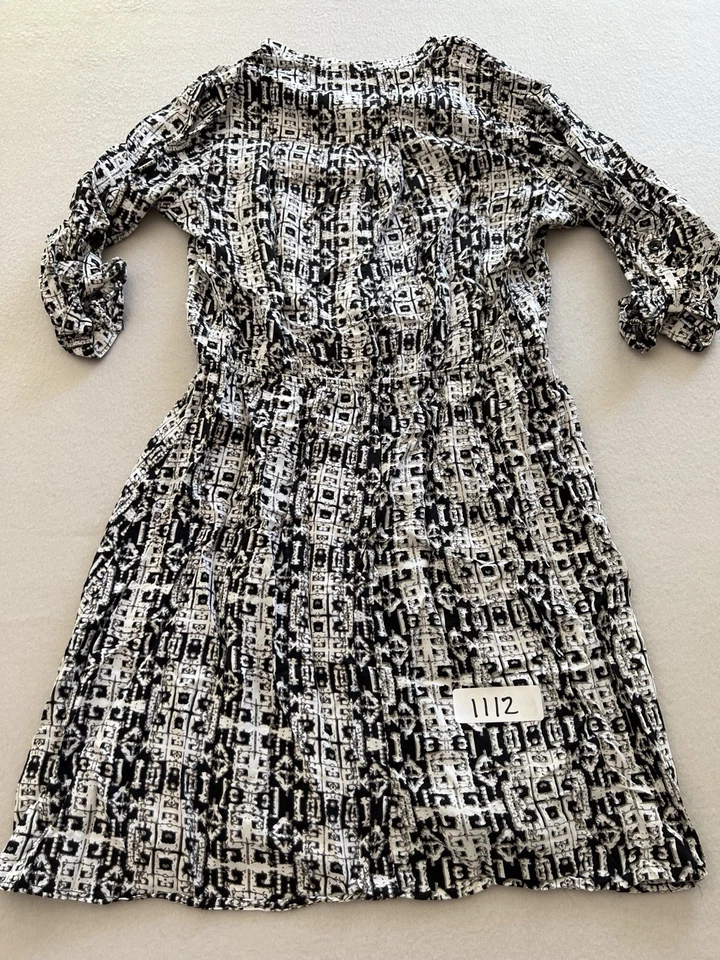 Vestido Love Culture A-Line Feminino Médio Preto Geo Botão Frontal Manga Roll-Tab - Imagem 3 de 4