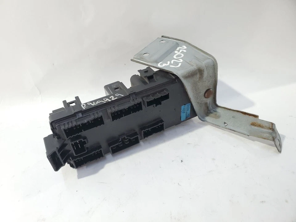 Mitsubishi 3000GT 1994 OEM interior caja de fusibles sin cubierta  Foto 2 de 4