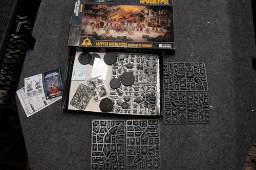 RIESIGES KONVOLUT Warhammer 40k Space Marines Bücher Gelände bemalt Armee Zitadelle Koffer - Bild 3 von 21