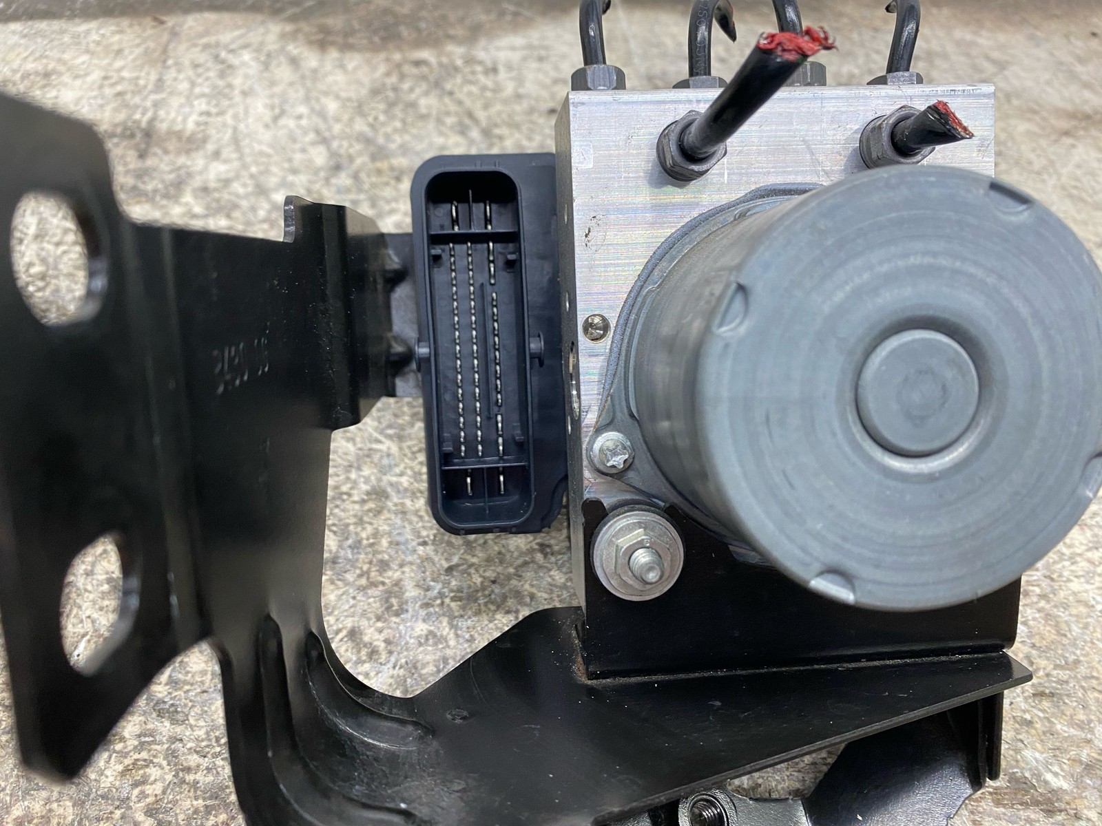 2017-2024 MASERATI LEVANTE OEM 3L AWD ABS ANTI LOCK BREAK PUMP MODULE 6701574210