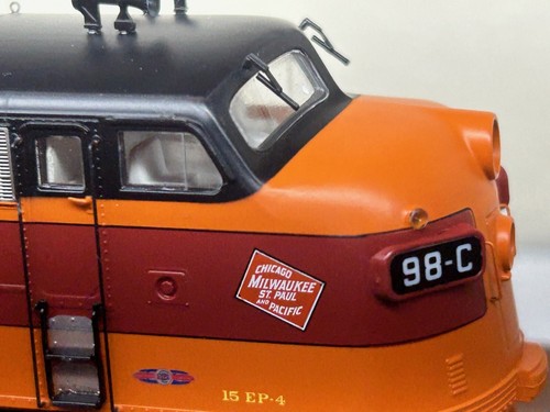MILWAUKEE ROAD PASSENGER FP7 - A unit 98C - DCC / QUANTUM SOUND HO Scale NEW OOP - Picture 8 of 11