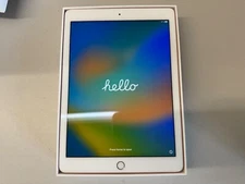 Apple iPad Pro 1st gen 128GB, Wi-Fi, 9.7 in-Rose Gold w/ iPad Pro Smart Keyboard