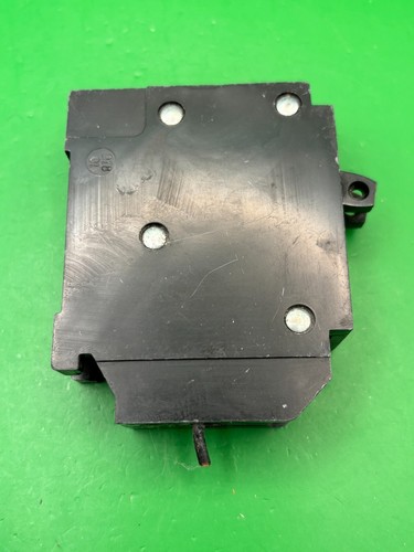 Square D AB-3537 15A / 15A MCB - Picture 3 of 4