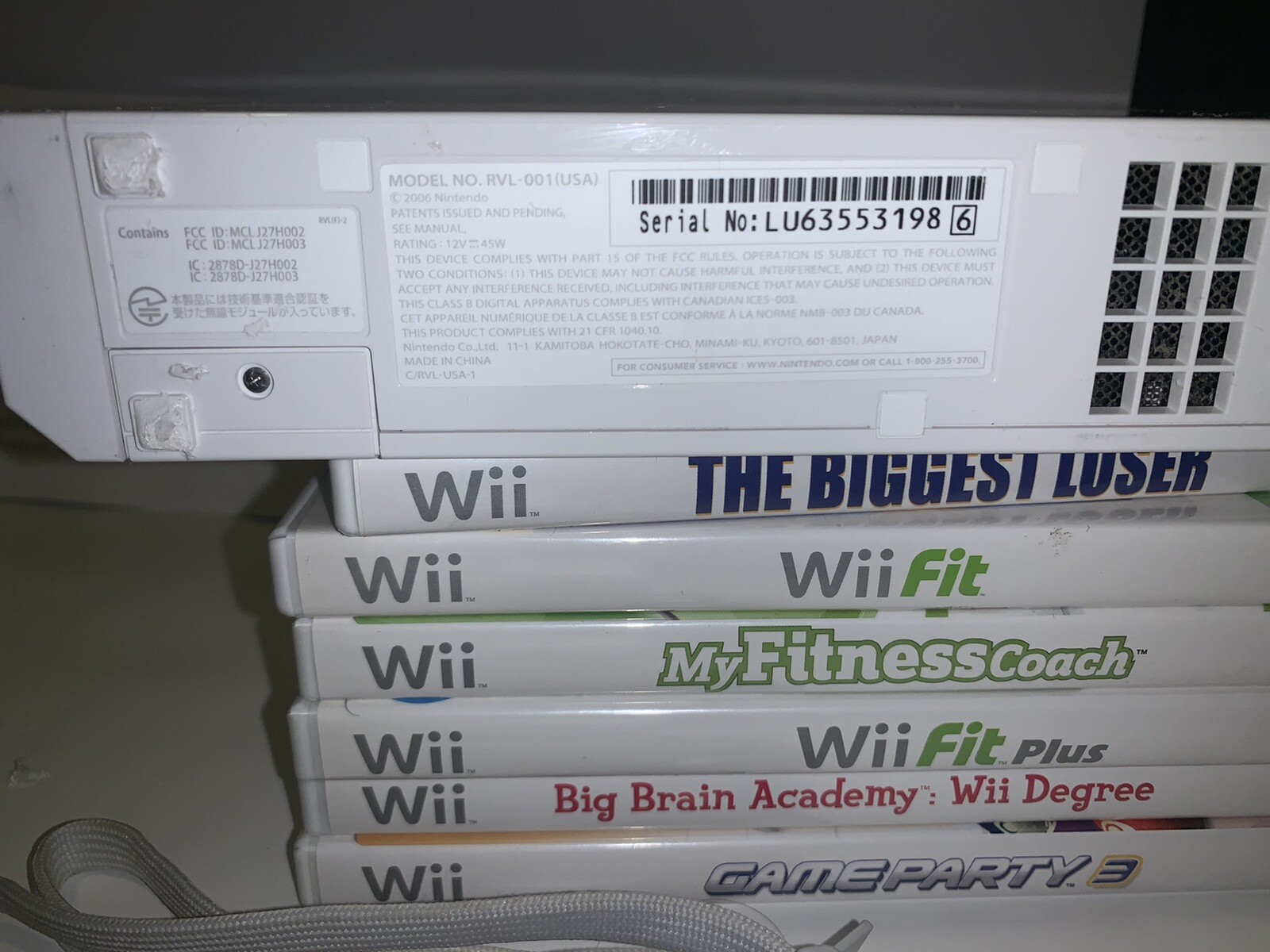 wii game system bundle 2 Controllers, 2 Nunchucks, 6 Games, Manuals