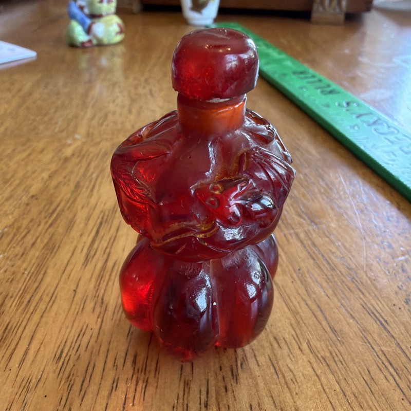 Outstanding Vintage Carved Red Resin Double-Gourd Snuff Bottle