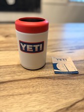 YETI Rambler 12oz Can Colster EDICIÓN LIMITADA Rojo Azul Marino Blanco Insignia