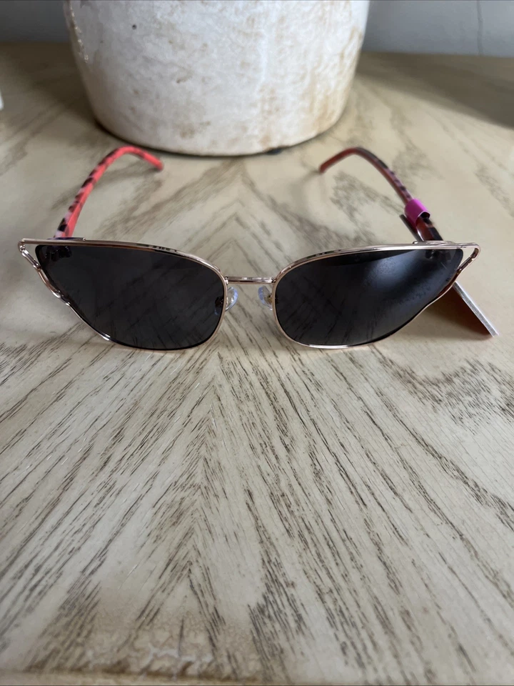 T132.6  Luv Betsey Johnson Cat Eye Sunglasses Gold Frame  LUV 23 221 GLD - Image 4 of 4