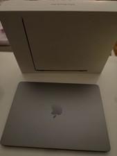 Apple MacBook Air 13,6” 2024 M3 16GB/256GB SSD Space Grau – sehr guter Zustand