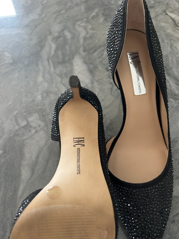 Woman’s Shoes Black Pumps Brand New Never Worn Size 7.5 INC International