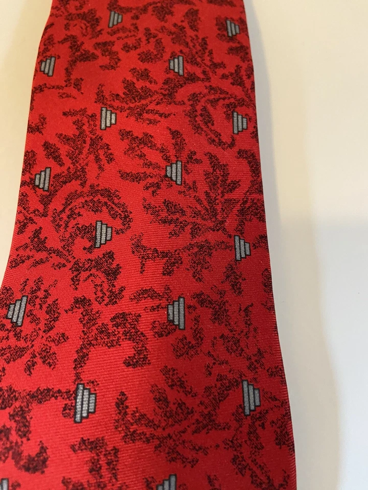 Corbata de seda floral roja Givenchy hecha en Italia Foto 3 de 4