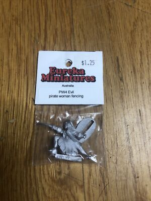 Eureka Miniatures PW4 Evil Pirate Woman Fencing