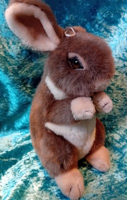 Osterleckerei! Hübscher Osterhase mit Schleifenohren weiches Plüschtier