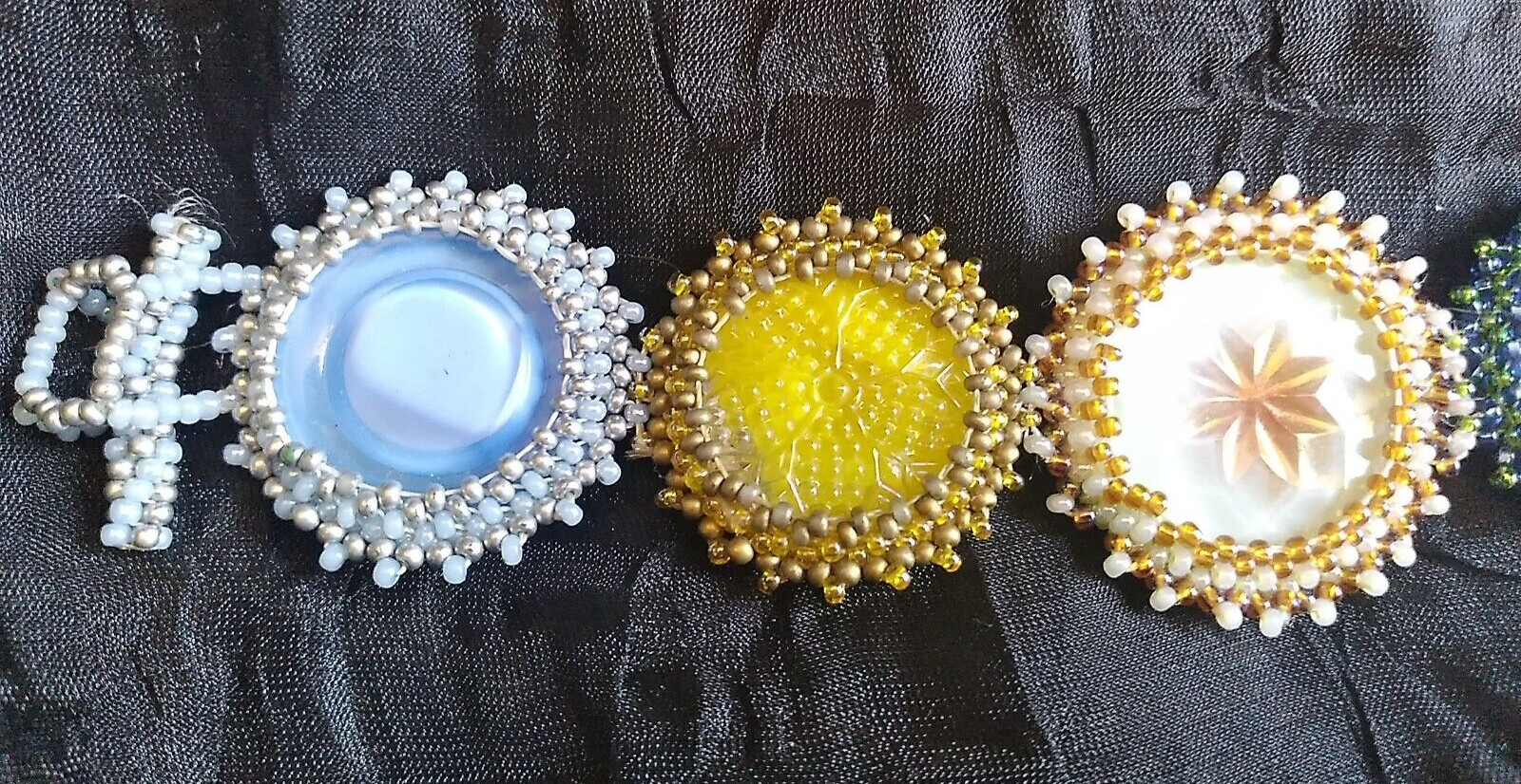 Vtg Button Bead Bracelet Macrame Toggle Pastels G… - image 4