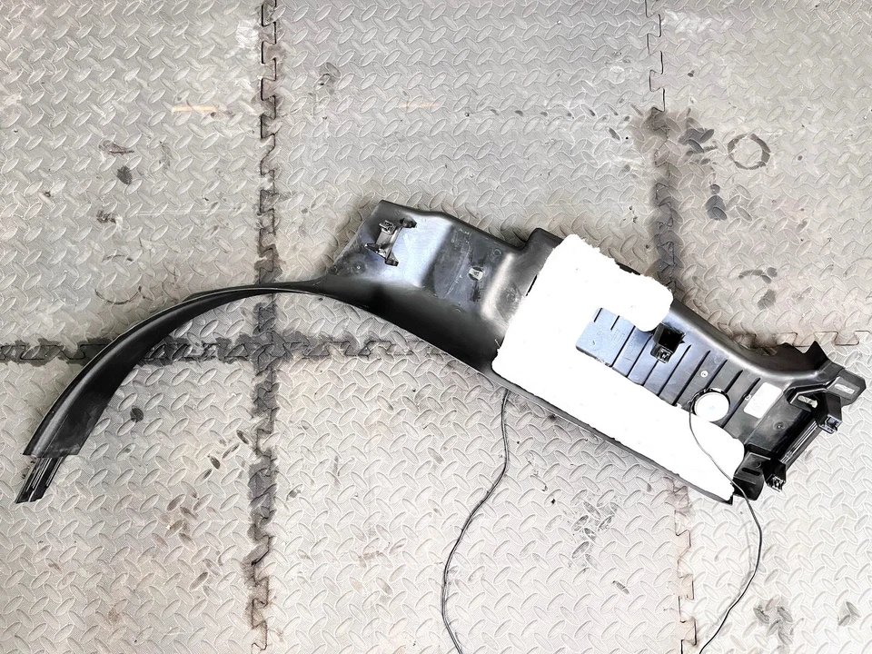 19-23 GMC SIERRA 2500 3500 REAR RIGHT PASS SIDE LOWER PLATE TRIM COVER PANEL OEM - Image 2 of 4