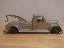 POSTWAR ISSUE TOOTSIETOY JUMBO TOW TRUCK NEAR MINT CONDITION
