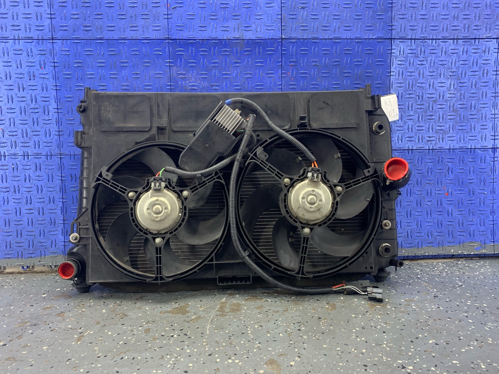 2006-2018 ASTON MARTIN VANTAGE V8 4.3L RADIATOR CONDESNSOR COOLING FAN SET OEM
