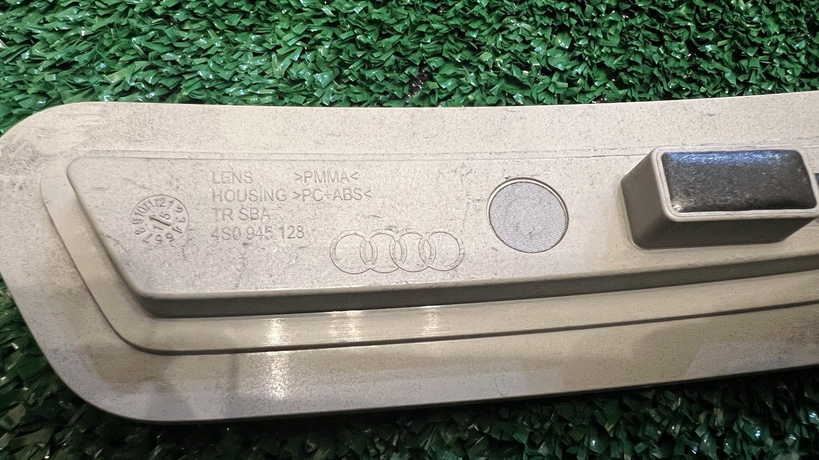 AUDI R8 REAR LEFT BUMPER SIDE MARKER LIGHT – OEM 4S0 945 128