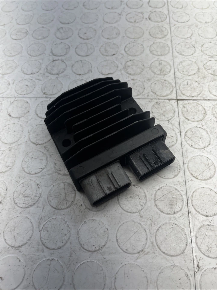 KAWASAKI ZG1400 2022 RECTIFICADOR REGULADOR DE VOLTAJE OEM Foto 3 de 4