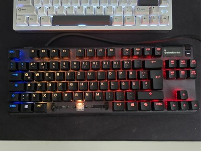 SteelSeries Apex Pro TKL mit Corsair PBT Double-Shot Keycaps - Gaming Tastatur