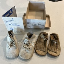 Vintage Mrs. Day  s Baby Shoes White Crawler  Flats Original Box