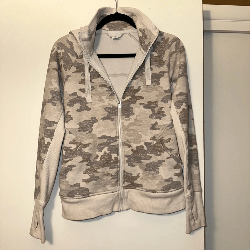 Athleta XS Triumph Light Gray Camo Pattern Zipper Hoodie Womens Gently Worn