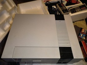 Console Nintendo Nes Action Set en boite Compl&egrave;te , Bon &eacute;tat Et Fonctionnel 