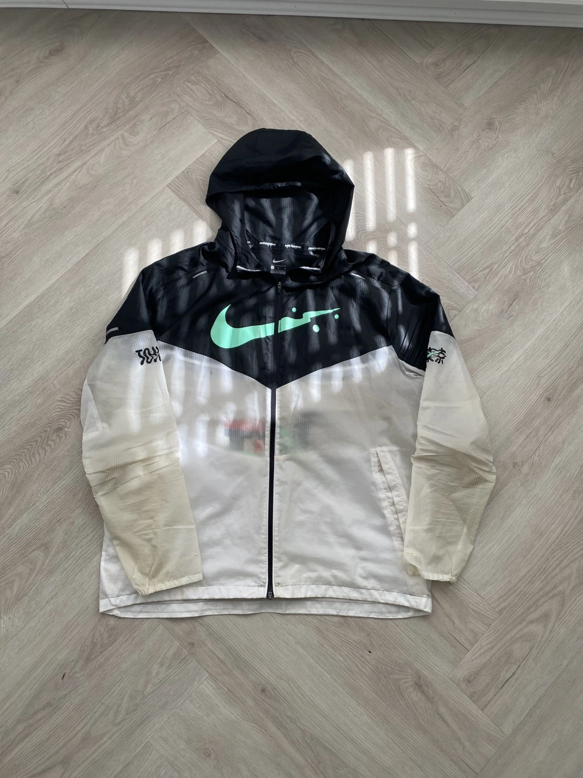 Nike Tokyo Windrunner Exclusive Jacket Medium