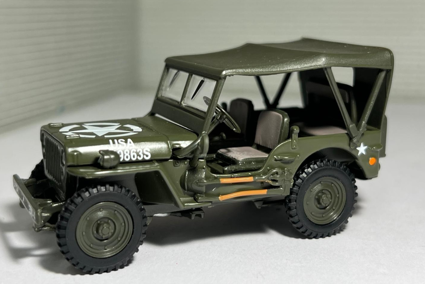 1:43 Scale Model Willy's Jeep Soft Top Military Vehicle Green Oxford Cararama