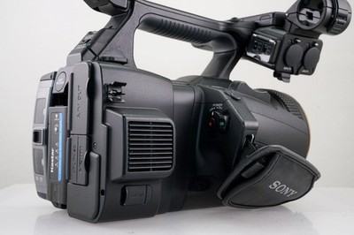 ビデオカメラ SONY HANDYCAM  FDR-AX45 + shooting grip SONY HANDYCAM FDR-AX45 + shooting grip