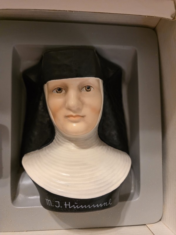 1978 Goebel Sister M.I. Hummel Nun Bust Collectors Club Special Edition No.3 
