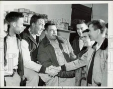 1953 Press Photo Notre Dame's Johnny Lattner & Art Hunter greeted by schoolmates