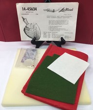 Lee Wards Vintage Boutique Beaded Felt Strawberry Hot Mitt Kit 1195