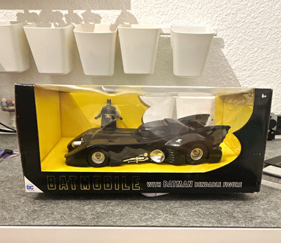 NJ Croce Batmobile Batman 1989 1:24 Modellauto schwarz mit OVP