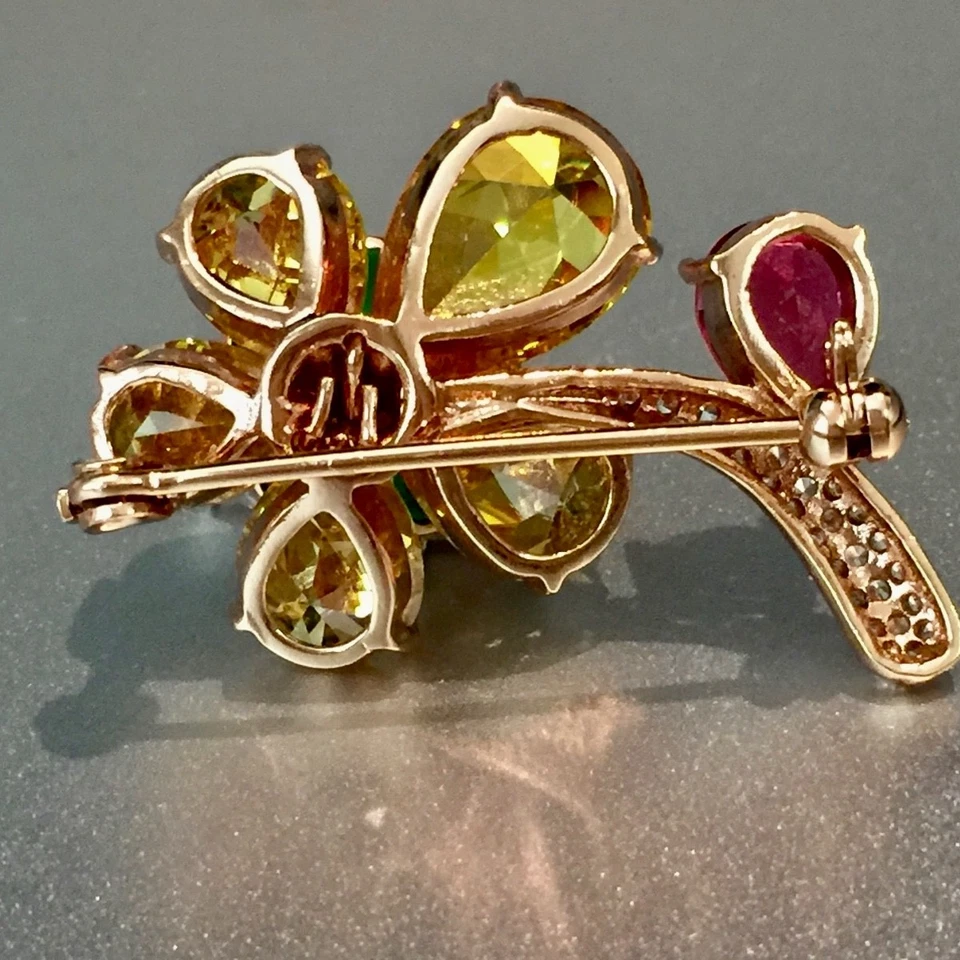 Broche prendedor flor piedras preciosas zafiro multicolor enchapado en oro rosa de 18 quilates creado en laboratorio Foto 2 de 4