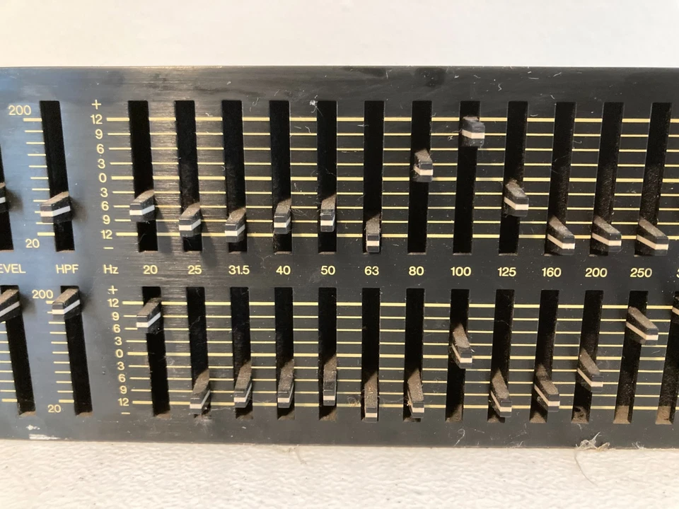 ECUALIZADOR GRÁFICO ESTÉREO MÚSICA AUDIO PROFESIONAL YAMAHA MODELO Q2031A Foto 3 de 4