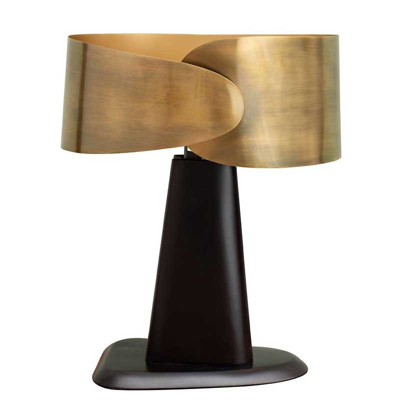 Lampe vintage en laiton pour éclairer un bureau sombre efficacement