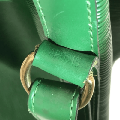 LOUIS VUITTON Borneo Green EPI Leather NOE Bucket Drawstring  display picture 3