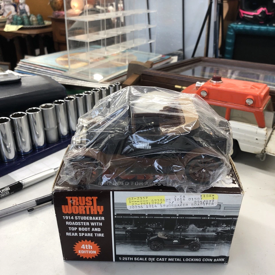 Banco de ferragens confiável vintage 1986 SpecCast 1:25 1914 Studebaker Roadster - Imagem 2 de 4