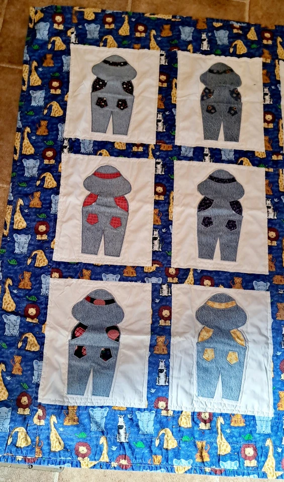 Hermosa cubierta blanca acolchada hecha a mano Little Farmers Hobby Boy contorno  Foto 2 de 4