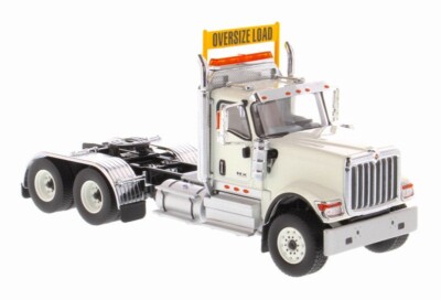 International HX520 Day Cab Tandem Tractor - White 1:50 Scale Model - 71001