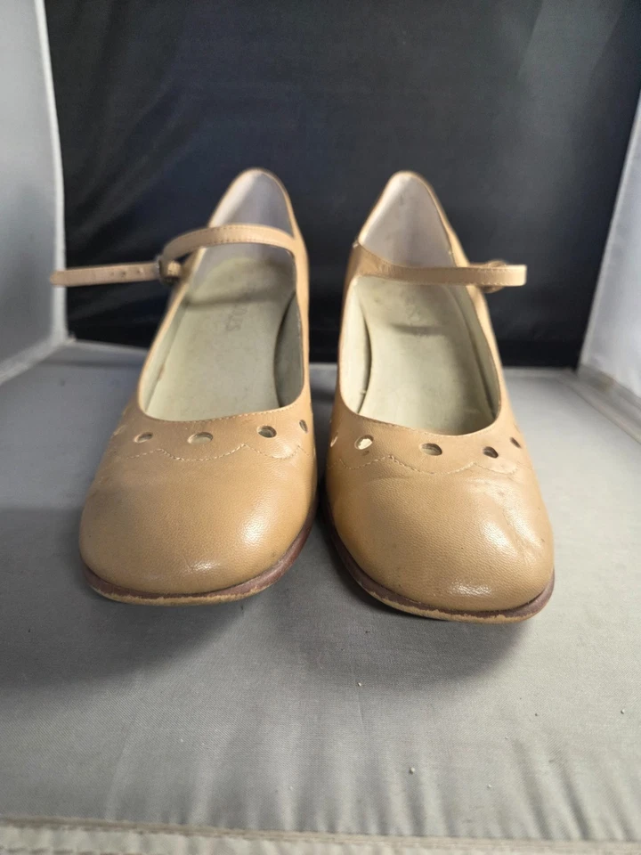Zapatos para mujer Aerosoles beige talla 9M tacones bloque cerrados punta redonda hebilla al tobillo Foto 2 de 4