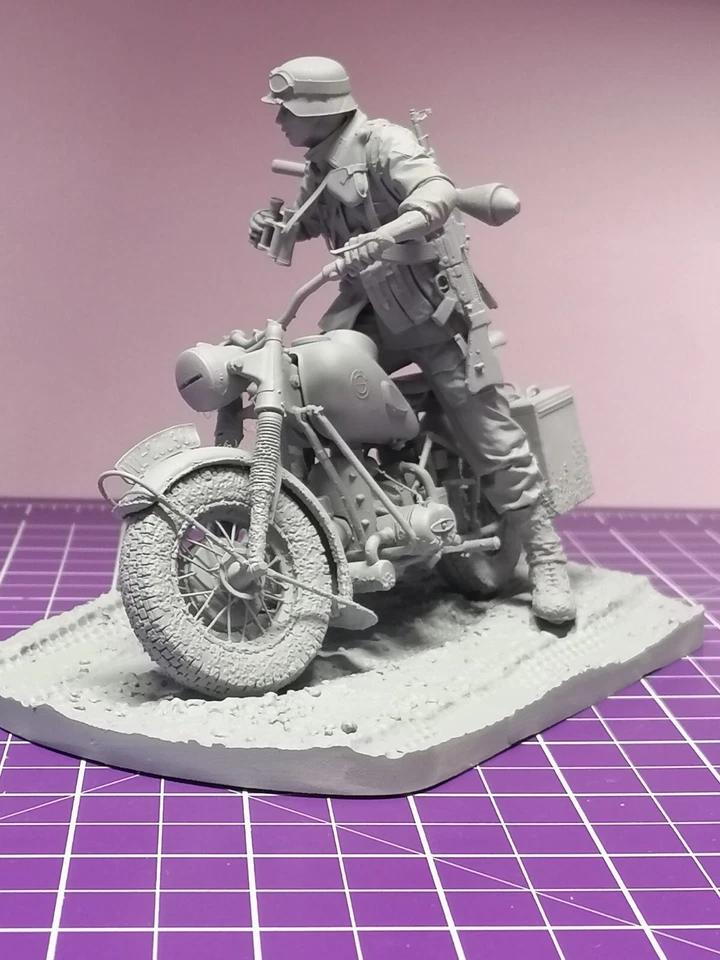 Deutscher Aufklärer BMW R75 Bausatz  Scale  1:16 - Bild 2 von 4