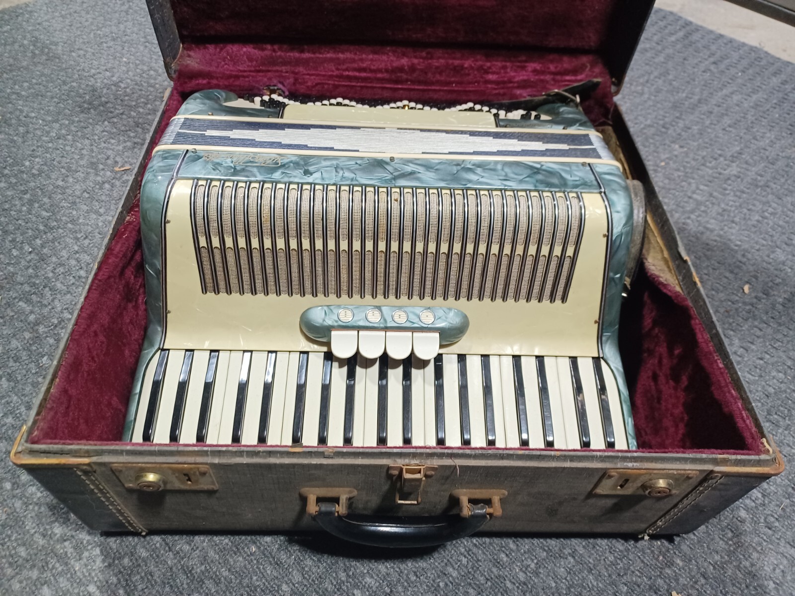 VINTAGE SILVIO MAROTTA CASTELFIDARO FULL SIZED ACCORDION MADE IN ITALY