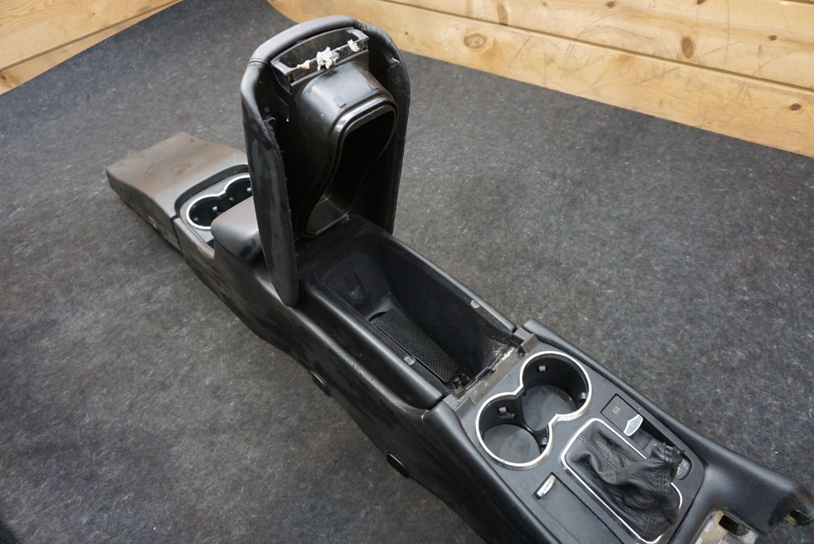 Center Console Tunnel Armrest Assembly 981600500 Maserati Granturismo 2008-17+