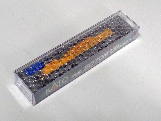 Kato 176-4015 EMD SD70M Flat Radiator UP #4015 Excursion Model