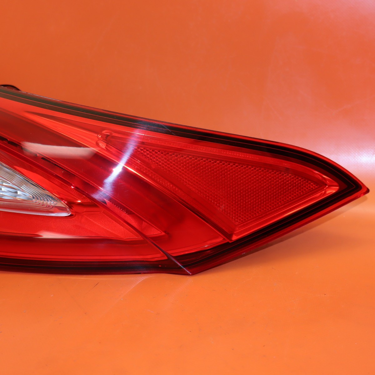 MASERATI LEVANTE TAIL LIGHT RIGHT PASSENGER 2017 2018 2019 2020 670106832 LED